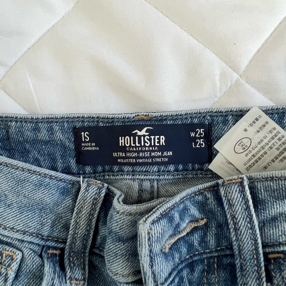Hollister High Waisted Mom Jeans